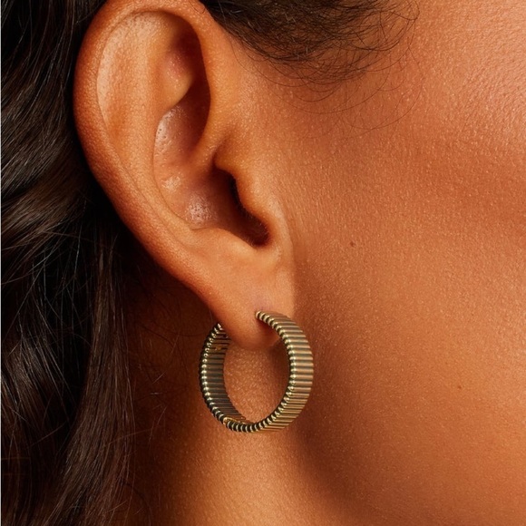 Gorjana New 18k‎ Gold Plated Brass Catalina Enamel Hoops Navy - Picture 3 of 5